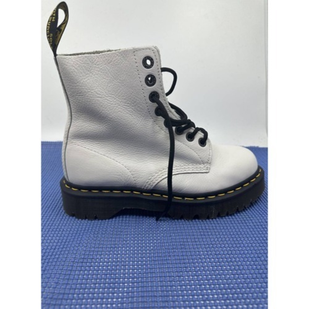 Dr. Martens Jadon Pisa Platform Boots Womens 8 White Leather 8-Eye‎ 27376
